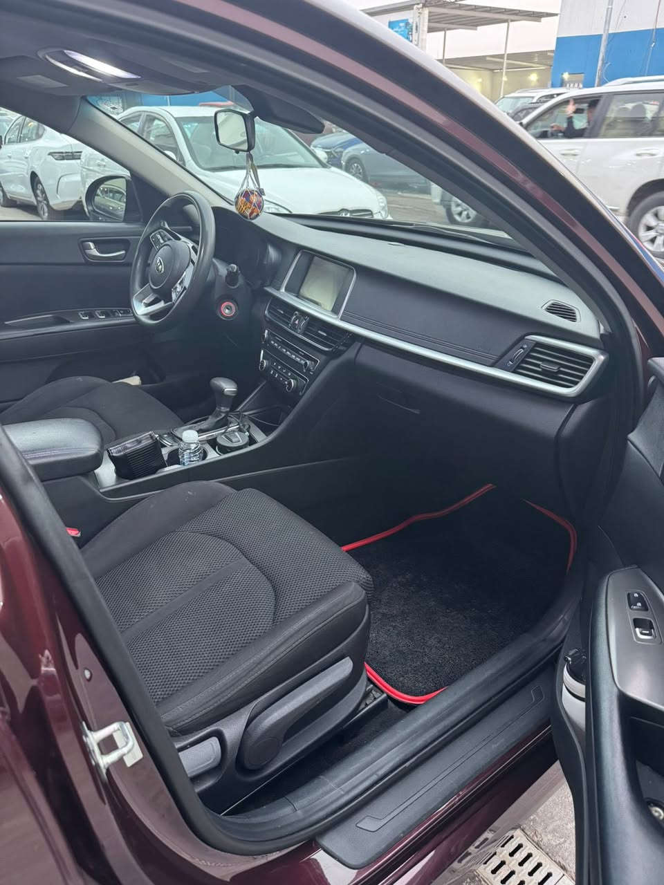 السلام عليكم
للبيع فقط التواصل على رقم التلفون غير متواجد علماسنجر
كيا اوبتيما
موديل 2019 
وارد امريكي حادث ربع الجاملغ وربع البنيد بدون دواخل بدون ايرباك باقي السياره كفاله عامه 
يعني الصبغ البيها الجاملغ وربع البنيد فقط
رقم اربيل الجديد باسمي هزه وسنويه كلها جديده
سياره جديده على وضع الشركه 
ماشيه 85 الف ميل 
السعر 133 وبيها مجال بسيط 
للاتصال ***********
مكان السياره بغداد حي الجهاد حي الحسين
