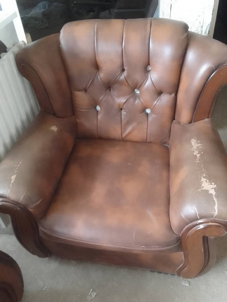 خمس كراسي للبيع سعر مناسب شراي يتفضل خاص مكاني بغداد رقم الهاتف بي واتساب ***********
