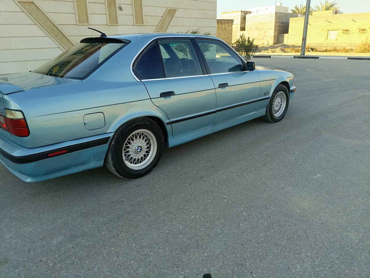 السلام عليكم اخوان بي ام للبيع حجم 525 موديل 1991 رقم اربيل سنويه لل 30 تحويل او وكاله بشرط ماكينه مسكر عدل مكفوله جير مقفول تخم تاير جديد حداده كهربائيات شغاله تبريد شغال سياره جاهزه وحلوه واحلى من الصور سياره مصبوغه عام جماليه فقط وخير من الله شراي يخابر بخير ويدلل 63 وبيها مجال  العنوان البصره 
‏‪***********‬‏
