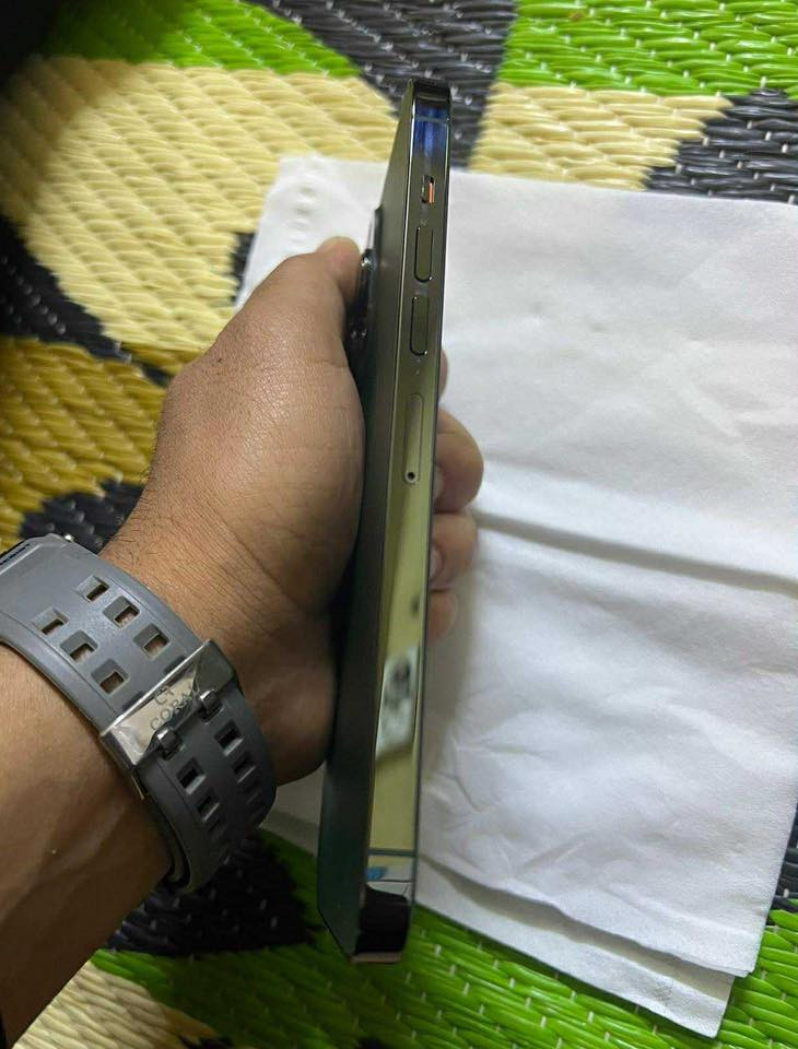 السلام عليكم ايفون 13 برو ماكس لون زيتوني 
نضافه 100/100 وتر بروف الجهاز ما مفتوح مكفول ذاكره 256 
بطارية 92 كفاله عامه شرق اوسط عربي   : الهاتف ***********
