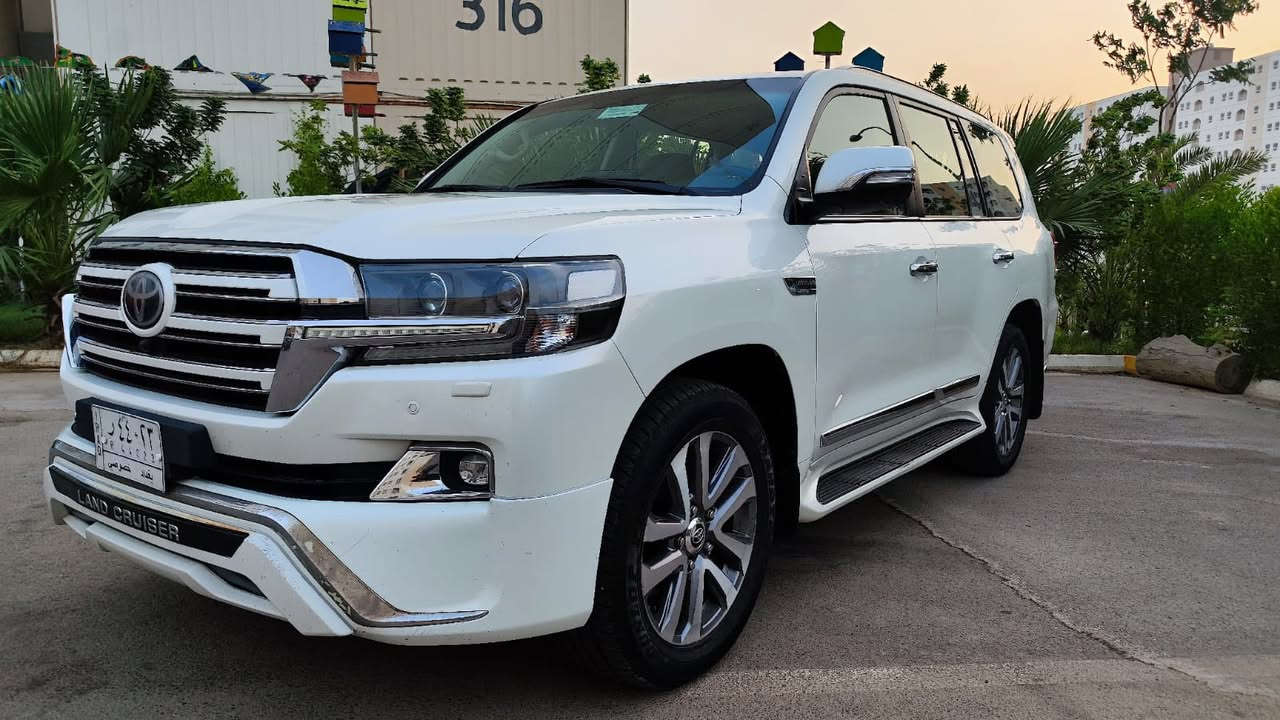 للبيع
لاندكروز موديل 2017
وأيد دديشن 
بسمي تحويل ثاني يوم بيها الجاملخ الأيمن مبدل 
فول مواصفات 1/1
حساس امامي
حساس خلفي
بصمه تشغل
بصمه اوبواب
فتحه سلايت
كشنات جلد اصلي
كشن كهرباء اتلاث حركات
محرك 6 سلندر
تشغيل عن بعد
8 ايرباك 
زراكات لايت 
مري شفط و قلاب 
مثبت سرعه 
سبعه راكب 
ثلاث قطع تبريد 
تحكمات ستيرن كامله 
كامرة دوارة
مطفايه حريق 
وباقي مواصفات معروفه. 
 شرط الفحص سعر السياره (490 ورقه وبيها مجال مكاني بغداد بسماية
اللاستفسار على رقم ***********
