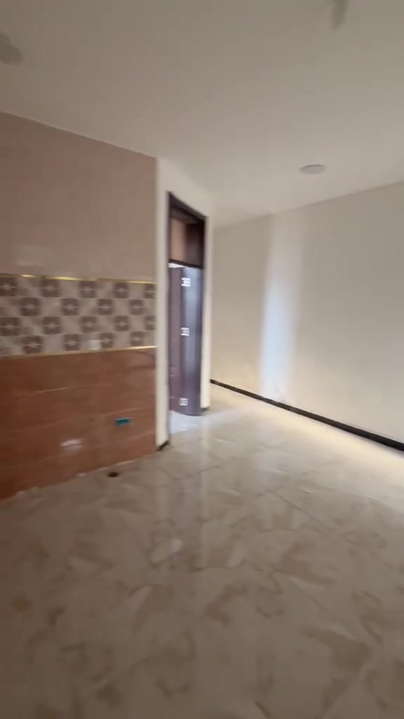 ايجار مناسب 🔥🔥
شقة ط٣ ، تحتوي على غرفتين نوم صالة مطبخ حمام . ايجارها/ 650 الف 
شارع مستشفى الطفل
رقم***********
