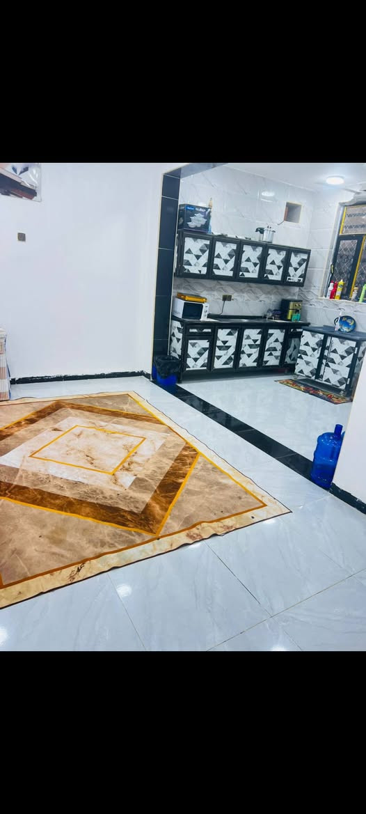 بيت طابو زراعي سند 25 للبيع
الديوانية خلف شقق الزيتون مجمع ابو لمى 
مساحة البيت 300متر واجهة 11ونزال 28 الأساس كونكريت صب مركزي خباطة مركزية وبم بناء طابوق مساحة البناء الفعليه 120متر غرفتين 4× 4 وحده والثانية 4 × 3ونص صالة 6× 3 مطبخ 4× 3 مفتوح على صاله براني 5× 4 مفتوح على صاله نظام غربي البيت كله صحيات داخليه 3متر×2و80 غربي بيها صحيات خارجيه الكراج 15متر الحديقه جهتين بيها يمين ويسار والكراج بالنص بيبان الغرف ترگي درجة اولى الشبابيج والبيبان الخارجي والداخلي والخلفي تسكام ثقيل 4ملم السطح شتايكر السقف شيلمان ثقيل شرط ومثبت كل شيئ بالفديوات. البيت الصاله والبراني والمطبخ جبسن بورد سحبات واناره وصبغ كامل البيت جاهز نقص ستاره فقط السياج بلوك فقط كهرباء درجة اولى جاهز مجهز سبب البيع اريد مساحة اكبر لاغير السعر ( 70 مليون) معملتة جاهزه بالتطويب ومرقم من البلدية رقم الدار 411 مقاطعة 61 صدر اليوسفيه  للأستفسار الاتصال على 👈 ***********
