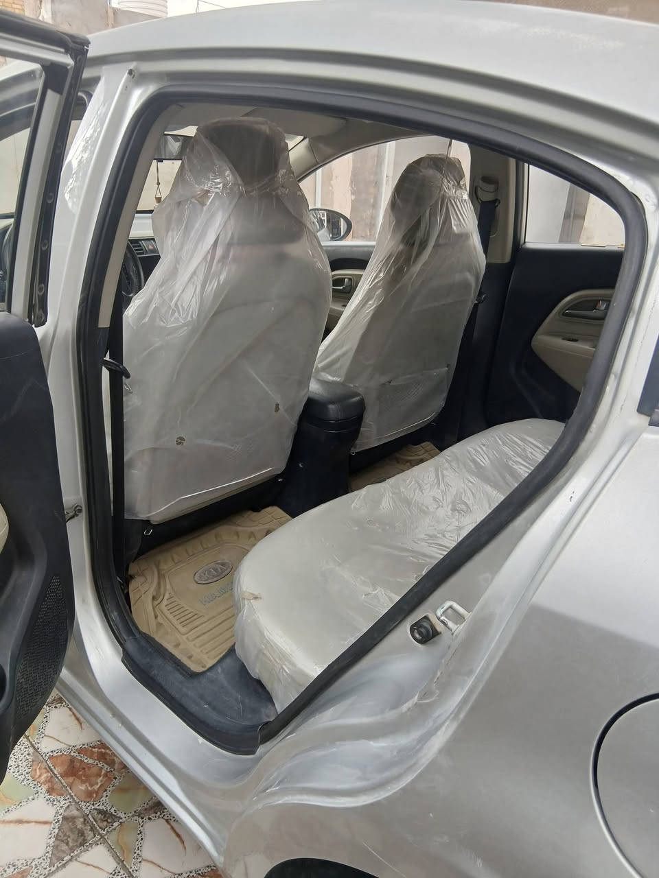 كية ريو للبيع موديل 15 كربلاء دولي بسمنه السنوية 28 هزه جديدة مكينه وگير مكفول بيه  دحجات بسيطه مكفوله من الصبغ تبريد تدفة وي السويچ  السيارة جديدة معنه الكلمة مكان السيارة بابل القاسم رقم الهاتف *********** السعر 88 وبيه مجال قليل  باقي التفاصيل اتصل وتدلل.
