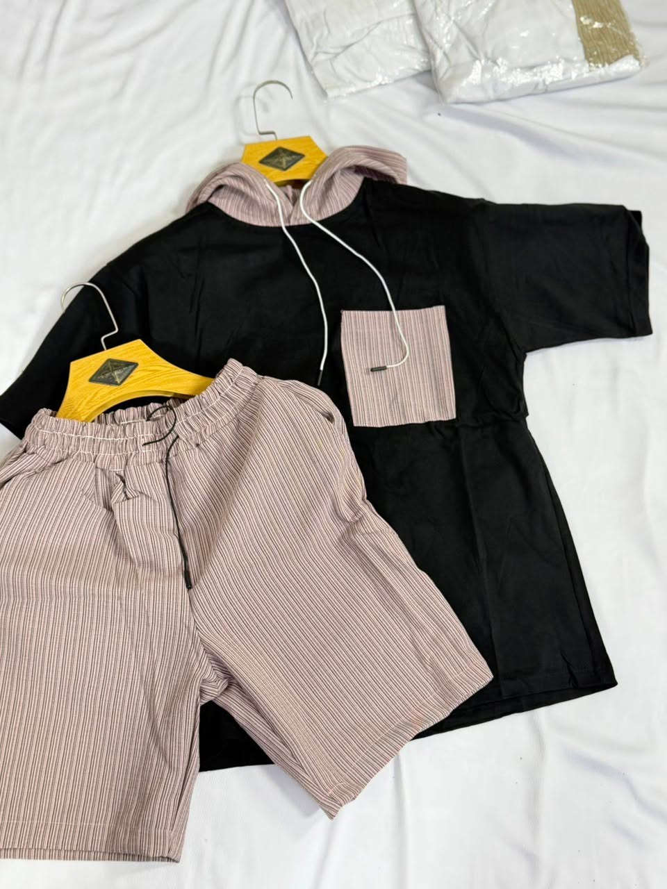 وصل التراك البرمودا خامه تخبل🔥
سعر التراك/8.000 دينار بس🔥 
«إذا تريد أناقة بدون ما تدفع أكثر… شوف هذا»
«جودة تشوفها مو نحچي عنها» 
اطلب هسه *********** واتساب للتواصل. والحجز 
عنوان المحل جسر ديالئ شارع الأطفاء مقابيل بلديه جسر ديالئ
