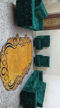 تخم 8 مقاعد نضيف جدا نضيف سعر 200 وبي مجال  مكان البياع يوجد توصل بكرو...