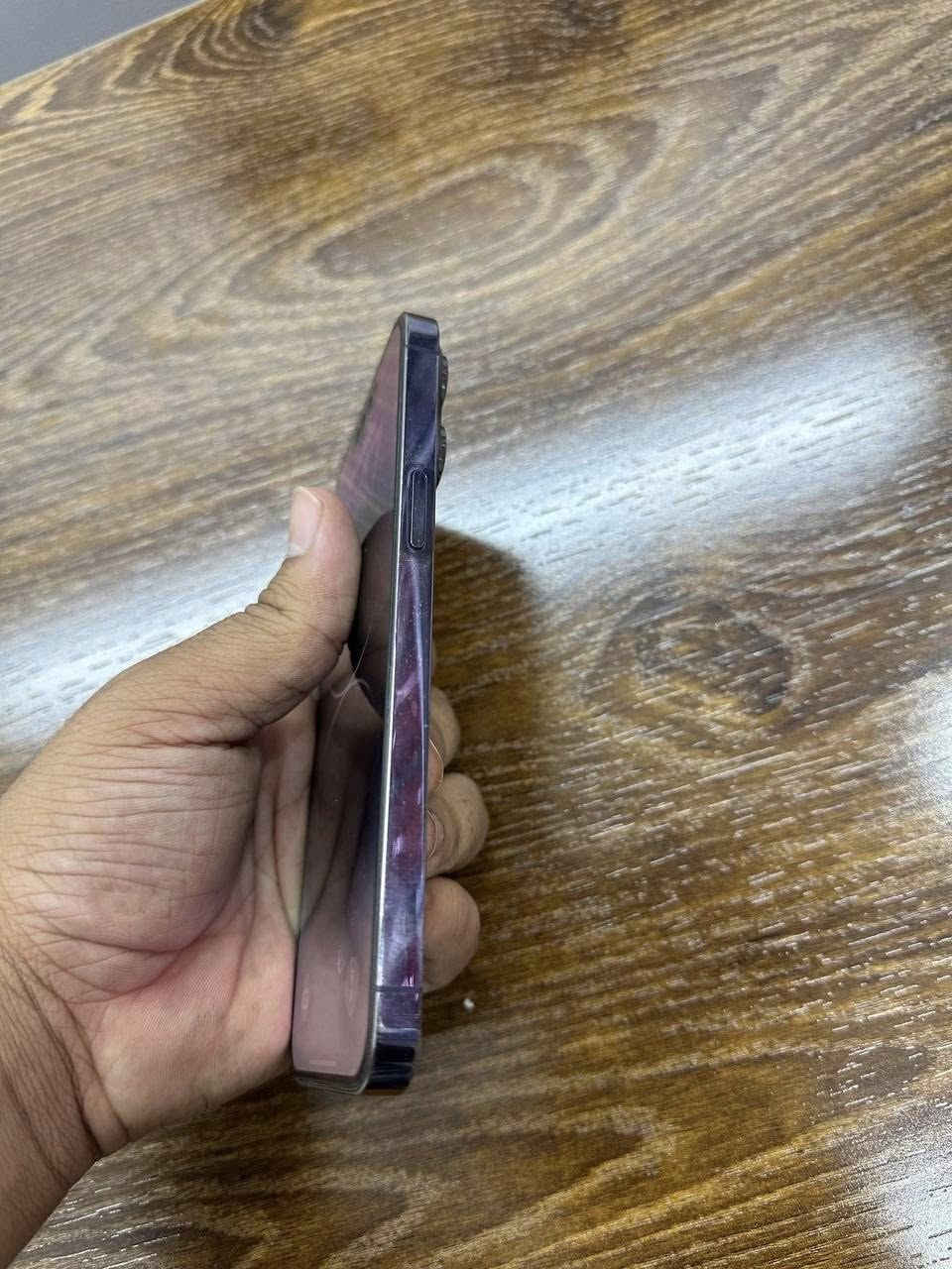 السلام عليكم
ايفون 14 برو ماكس 

جهاز نضيف واستعمال شخصي 

البطاريه والظهر مبدلات 

والشاشه بيه نقطه جوه الكاميرا بس ممأثره 

السعر 550 وبيه مجال

للاستفسار ***********
