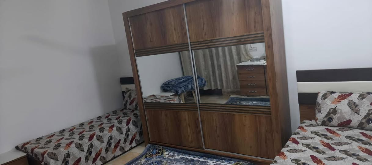 للبيع مشتمل ١٢٠ متر في حي رمضان خلف جامع حجيه كافيه على حديقه شارع عريض موقع طابو ملك صرف / ***********
طابق الاول / غرفه نوم و مطبخ و استقبال و صحيات هول داخلي 
طابق الثاني / غرفتين نوم (2) و صحيات و بلكون امامي
