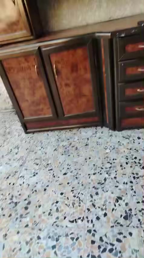 السلام عليكم .. كاونتر للبيع / المكان حي اور بغداد / المنيوم نظيف من الداخل جديد ١٠٠٪؜ فقط الجرارات يحتاج تثبيت السعر ٢٠٠ الف 
راسلوني خاص


**إذا كنت صاحب هذا الإعلان وتريد حذفه لأي سبب، رجاءا أرسل رسالة إلى الدعم الفني**