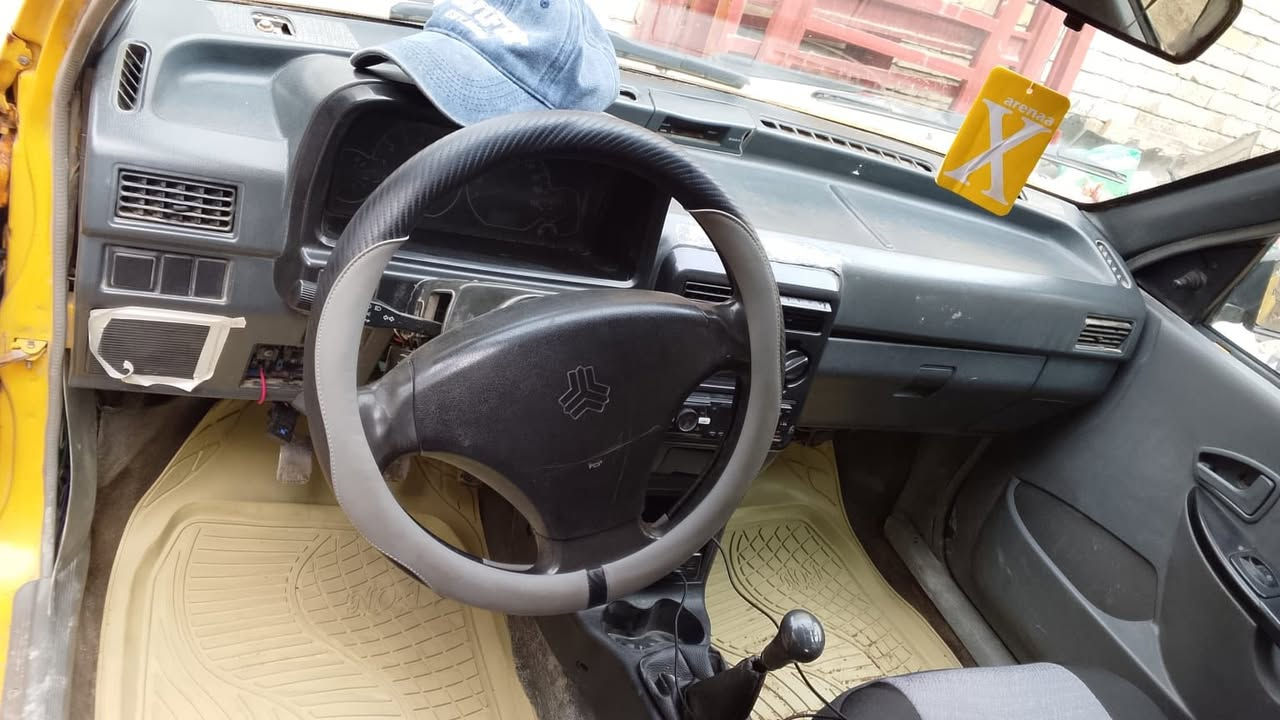 سلام عليكم سايبه مديل2011 سياره حلوه وكاعده بس خياسات بصيطه شواصي انضاف دواخل نضيفه دومشه جديده بكلايت جديد دواسات جدد كلشي جديد مكاني كاضميه تحويل مشروع وطني مكاني  السعر 24 وبيها مجال بلكاضميه***********
