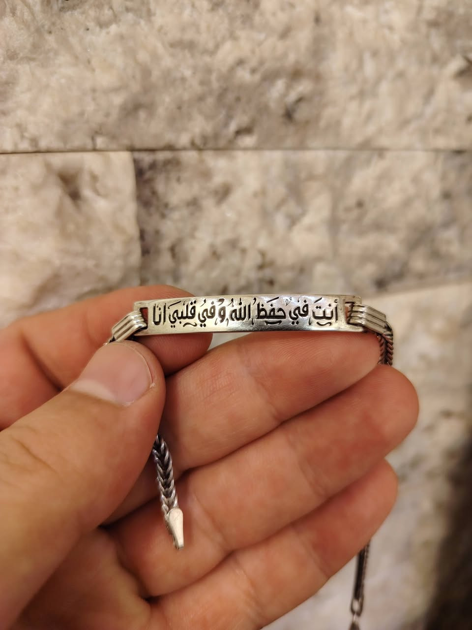 السلام عليكم
سوار فضه 925 إيطالي

مخطوط أنت في حفظ الله وفي قلبي انا

مع ساعه ياباني قديم سير جلد طبيعي

السعر مناسب

المكان النجف الإشرف ويوجد توصيل


**إذا كنت صاحب هذا الإعلان وتريد حذفه لأي سبب، رجاءا أرسل رسالة إلى الدعم الفني**