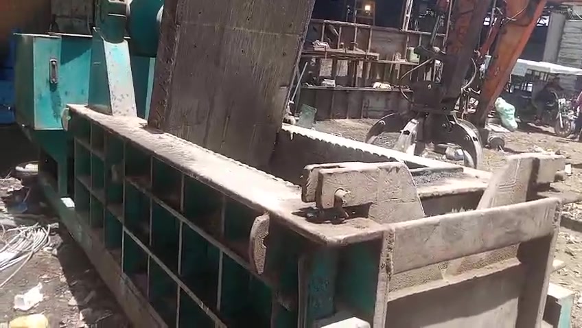 مكبس للبيع مجموعة للصادقي 
العنوان ; النجف الحي الصناعي
التفاصيل /***********
