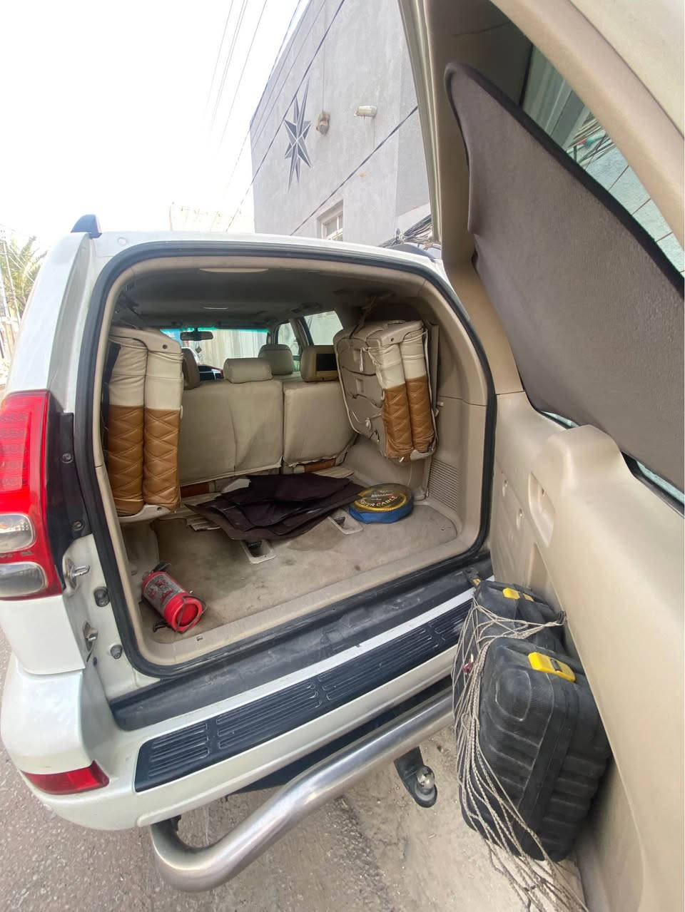 برادو موديل ٢٠٠٧ رقم اربيل
كير ومكينة جيد جدا 
كشر نظيف كما موضح بالصور
ضربة قوية ماكو بالسيارة مكفوله
قطع مبدلة ماكو بالسياره
الجاملغ الايسر مفتوح فقط ومشدود نفسيته 
السعر ١٦٥ 
التواصل واتساب او اتصال *********** النجف, العراق
