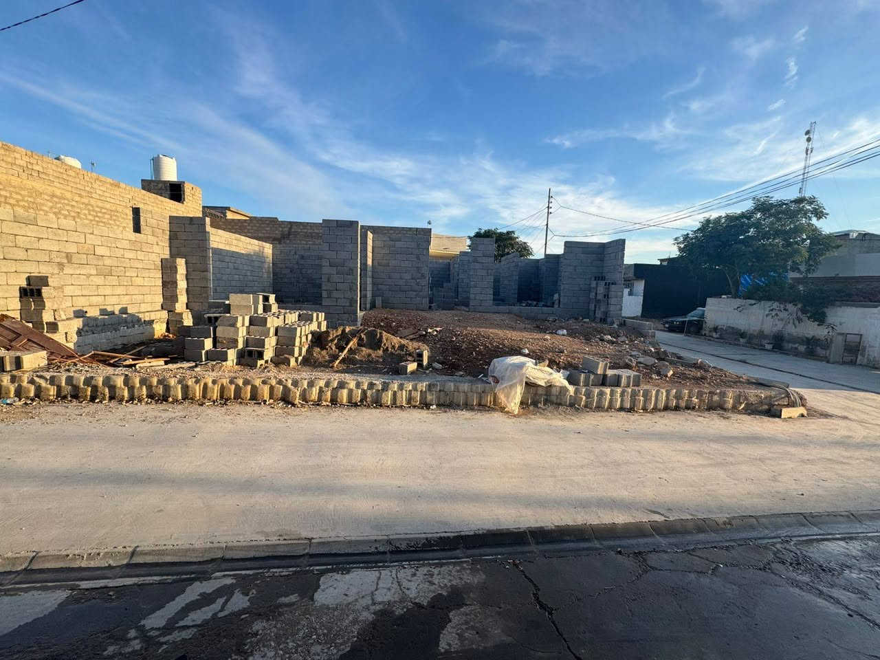 هيكل للبيع مساحه 304

الهيكل ركن صاير الفرع صب وبناء جديد 
غرفه2
أستقبال 🏚️
صاله🏡
مطبخ🏘️
صحيات🏚️
وصاله 🏛️
صحيات 🏬
حديقه وحوش

السعر  مناسب اتصل وتدلل 
خانقين بانميل  

للأستفسار المراسلة او الاتصال 

 ***********☎️📞
