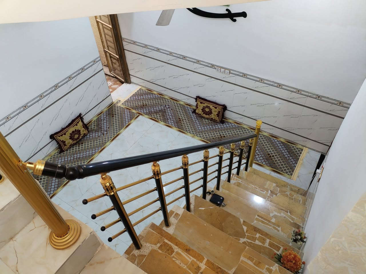 بسم الله
دار سكن للبيع 100 م  طابقين في حي الفرات شارع الصب قريب على الشارع العام

السعر 120 وبي مجال 

بناء حديث

 الطابق الأول . متكون من طرمه . استقبال .مطبخ . صاله .غرفه .مناور 2 صحيات داخليه وخارجيه
الطابق الثاني .صاله .غرفه نوم

طابو صرف

للتواصل.  ***********
