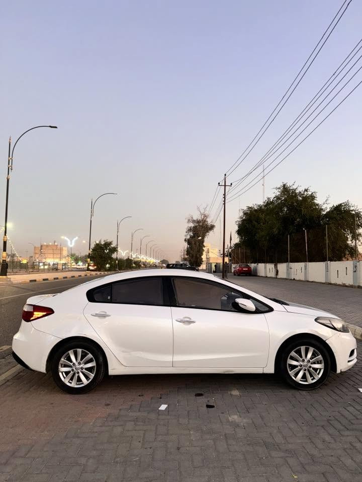 سيراتو 16 خليجي مكفوله كير ومكينه
عليها ادامه كامله
بلكات كله جديد واصلي
نوزلات هم مسويلها ادامه 
محرك مسويه ادامه كامله
بطارية جديده بيها ضمان
حدادية جديده كامله
( المواصفات العاديه تحكمات
ستيرن مري شفط حساس
خلفي ) بيها بس بنيد مبدل وقبق
الجنطه مبدل ولحوض بي تعمير
خفيف تكدر تشوفه بل فحص
وبيها طخات جدا بسيطة تكدر
تشوفهن  الباقي كله سليم 

مرقمه وجاهزه باسمي تحويل ثاني يوم وسنويه لحد 2028
*********** 
السعر 112 وبيها مجال بسيط

