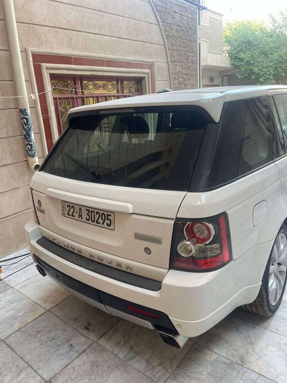 للبيع رانج روفر 2011
فول مواصفات 1/1 
كفاله حتى من الشخط والصدعه 
جديده بمعنى الكلمه 
***********

