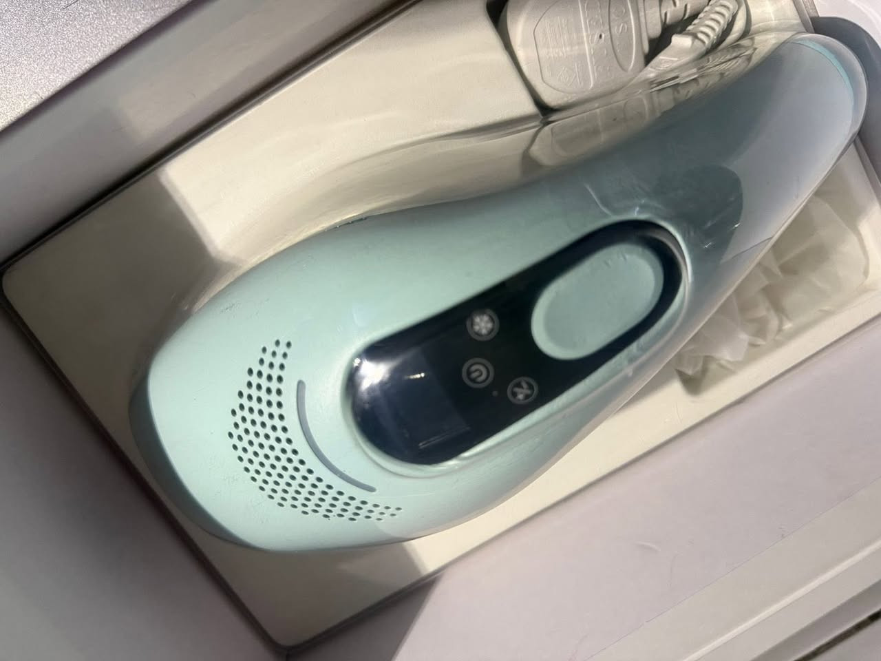 جهاز ليزر لإزالة الشعر – ماربيدو (MARPEDO)
الحالة: مستخدم 4 مرات فقط
النوع: أصلي 100%
الدقات: غير منتهية (Unlimited Flashes)
العدسات: 3 عدسات للوجه وللتصبغات وللتبيض
المواصفات:
 • تقنية IPL فعّالة لتقليل نمو الشعر بشكل دائم
 • مستويات طاقة متعددة تناسب كل أنواع البشرة
 • شاشة عرض رقمية توضح عدد الومضات والمستوى
 • تشغيل سهل وسريع مع نتائج ملحوظة بعد عدة جلسات
 • مناسب للاستخدام المنزلي بأمان عالي
محتويات العلبة:
 • الجهاز
 • 3 عدسات
 • الشاحن الأصلي
 • الدليل
سبب البيع: عدم الحاجة له
السعر:مليون وربع مع الشحن
البيع:750 الف


**إذا كنت صاحب هذا الإعلان وتريد حذفه لأي سبب، رجاءا أرسل رسالة إلى الدعم الفني**