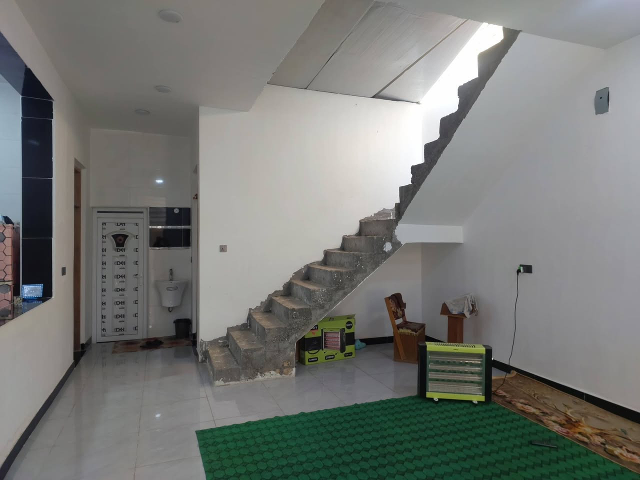 يالله...عقار موقع مميز للبيع  ...بيت بناء سنة ٢٠٢٥ مامسكون بعده ...كوت ..حي الجهاد..قرب شارع المدارس او حسينية الثقلين سابقا ...المساحة ٢٢٥ وبي فضلة كذلك ....البيت كدامه حديقة على شارع ٣٠ ...مكانه مميز ....الاستفسار الاتصال على الرقم المثبت بالوحة صاحب العقار شخصيا......


**إذا كنت صاحب هذا الإعلان وتريد حذفه لأي سبب، رجاءا أرسل رسالة إلى الدعم الفني**