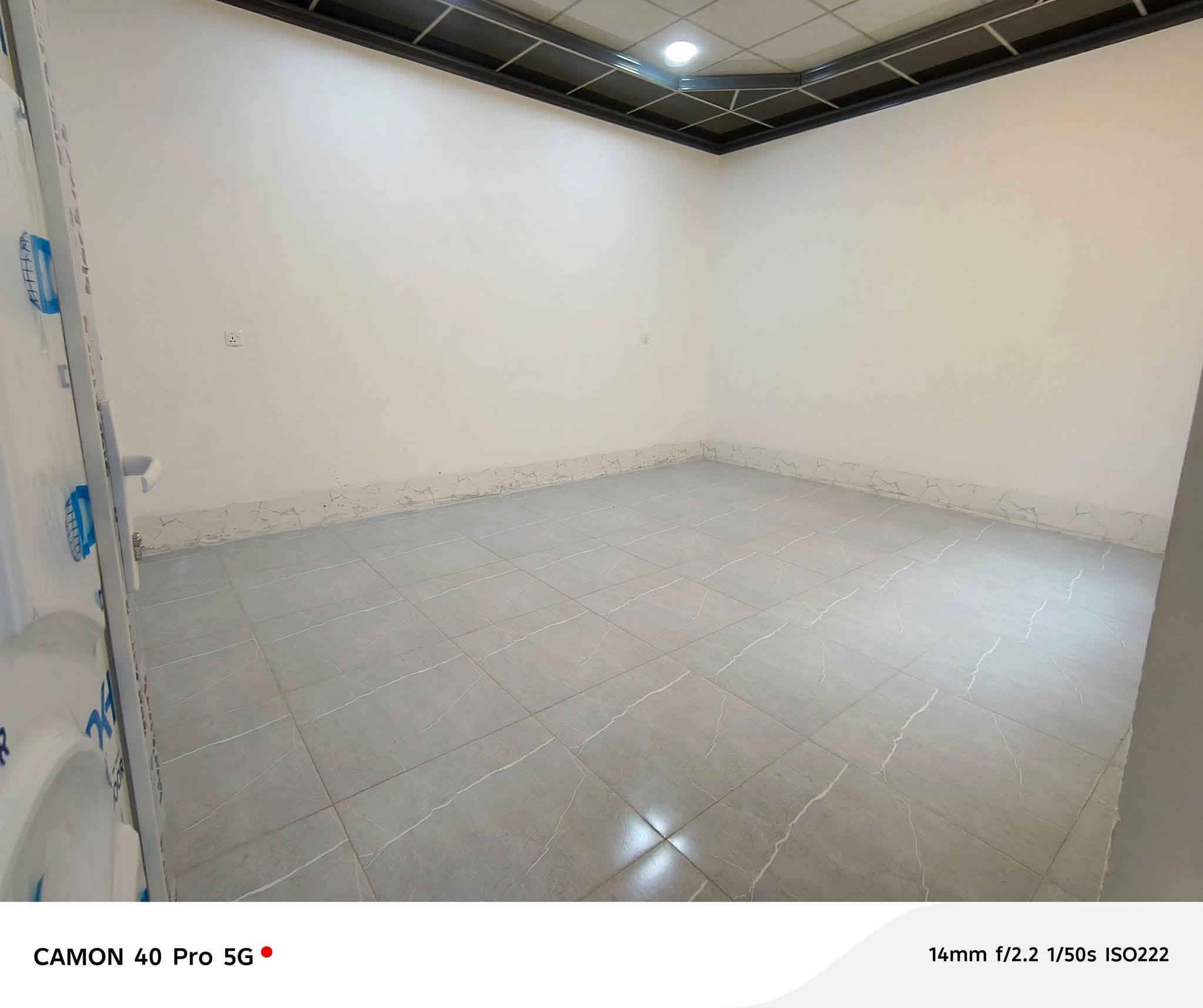 شقه للايجار حي الشيماء الأولى مساحته 200 متر تتكون من غرفتين نوم وهول واستقبال ومطبخ ومشتملات وبيتونه 

فول فول تبليط وخدمات كامله 

سعر الايجار 250 الف للتواصل الاتصال 

***********

***********
