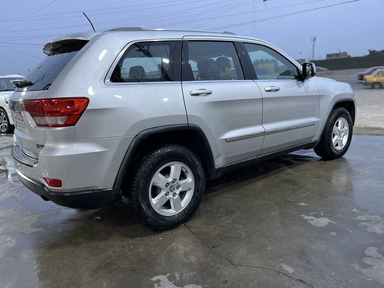 سلام عليكم 
جيب لاريدو موديل 2012 
كلين كفالة من صبغ ولبارد سونار موجود 
السعر 165 وبيه مجال العنوان بغداد 
رقم موبايل ***********
