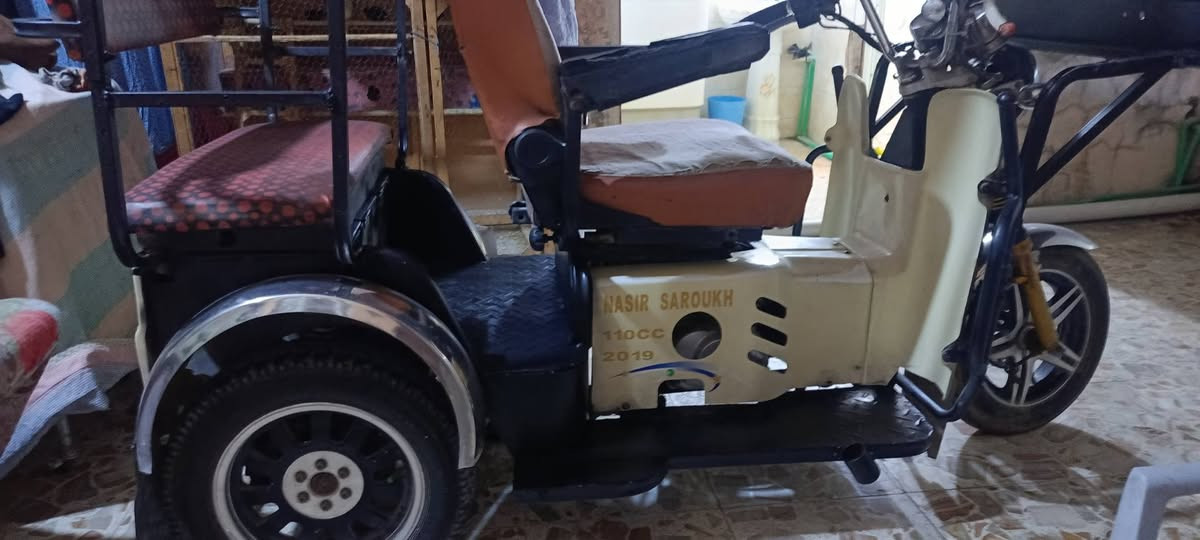 من رخصة المدير المحترم دراجه معوقين اوتوماتيك بانزين مستخدمه نظيفه محرك بالكارتون  كهربائيات كل فول نجف كوفه سعره مليون 400بيه مجال قليل للشراي ***********
