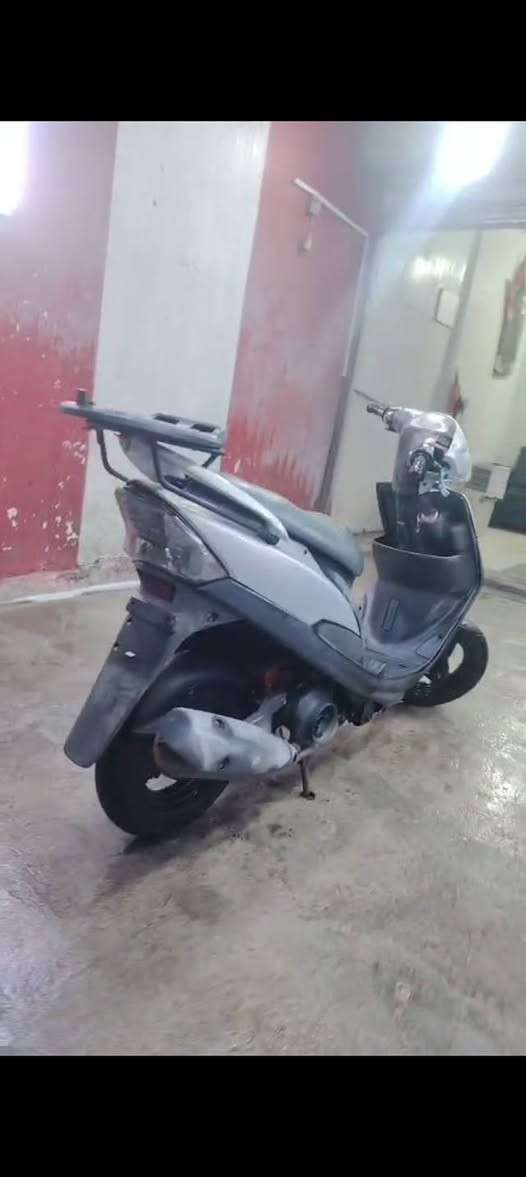 اسلام عليكم شباب دراجة ماكس عدلة سرعة 120لو سلفر دراجة نضيفة نقصة بس بنزات السعر 750وبيهة مجال قليل الاتصال على الرقم  ***********
