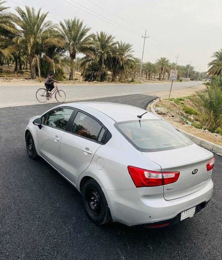 السلام عليكم 
كيه ريو موديل 12 خليجي مصبوغه 
احزام جماليه  رقم مثنى تحويل ثاني 
مكينه 1600دوش حاويه قبل شهر شاده 
تبريد ثلج 
تحكم ستيرن 
مكان واسط قريه 6 مطلوب اكريت  مراوس 
 بيع ترهم  السعر70 وبيه مجال قليل
للستفسار اكثر ***********
