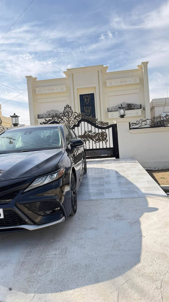 كامري 
موديل ٢٠٢٤ 
مواصفات se
ماشيه ٤٥الف كم 
بجم و خلفي كبس 
ارباك بس دكمة تاك راجع سيستم شريكه 
كشن جلد 
كشن كهرباي
رادار 
حساس 
كاميرا 
باب وراء سايق نص صبغ نص تعديل 
جاملغ خلفي جهة سايق نص تعديل 
بدون دواخل صورة سونه ر موجود
سيارة جاهزه مرقم رقم اربيل بسمي 
تحويل و وكالة و غرامة  شرط نفس يوم 
سعر ٢١٥ مجال بسيط  
اخوكم ابو محمد 
مكان سيارة اربيل خه بات 
واتساب متوفر 
٠٧٥٠/٨٢٩/٢٠٠٩/ أربيل, العراق
