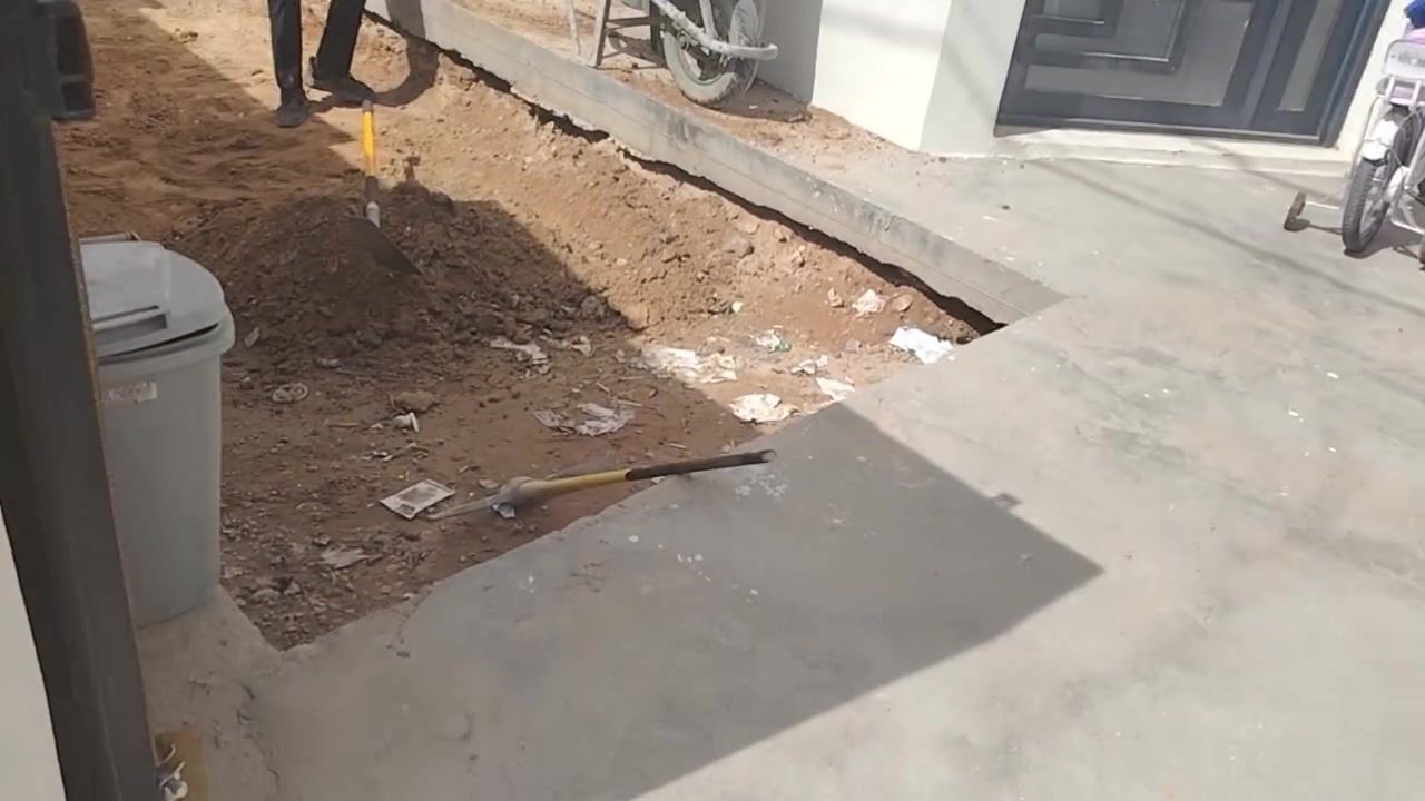 تجهيز حقدائق برمل الشاطئ الزميج وحفر الطبقه السبيس ونخلي الزميج شرط الزميج كادر متخصص انسب السعار طين زراعي زميج الكوفه  
***********
