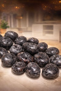 جابرو أسود • حجر طاقة • ٣٠ قطعة