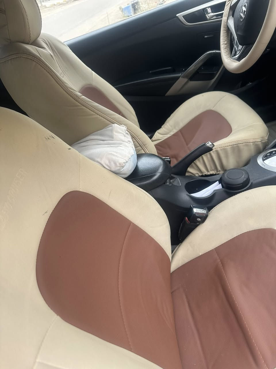 السلام عليكم 
هونداي فولستر 2016  ((للبيع او مراوس ))بسياره اغله من سيارتي وانطي فرق نقد المواصفات فتحه بصمه كامره حساس شاشه جبيره شفتات ستيرن مكينه 1600 كير مكينه مكفولات تبريد تدفئه كهربائيات كله شغاله سياره جاهزه تخم تاير السياره عندي من 2017 الحد هسه بيه معامله كامله مدفوع كمركه وقرص واصل للمرور بس الي باسمه السياره هاجر بالهجره الاخيره وماعندي تواصل وياه يعني السياره (( ما مرقمه )) ااكد (( ما مرقمه )) اني شاد بيه لوحات وسنويه امشي بيهن العنون ذي قار السعر 40 سعر نهائي للتواصل واتساب *********** او الاتصال على الرقم ***********ل
