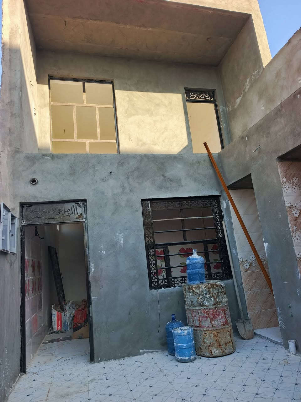 ✅للبيع دار سكن طابقين
✅المساحة 50م 
✅الواجهة 5*10م النزال
✅الموقع حي الحسين الثاني قرب المستوصف 
✅الطابق الأول غرفه ومطبخ وصحيات 
✅الطابق الثاني غرفه فقط 
✅البيت بناء حديث طابوگ عگاده تسليم مفتاح
✅الفيديو والصور أدناه توضح كافة التفاصيل 

♦️للاستفسار مراجعة مكتب الضامن للعقار الشارع التجاري مقابل منفذ المعرفه أو الاتصال 📞 
*********** واتساب
***********
