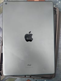 ايباد 9 ذاكرة 256 بطاريه %81مايصرف شحن فول سلاسه 60فريم ببجي بي بس شغل...