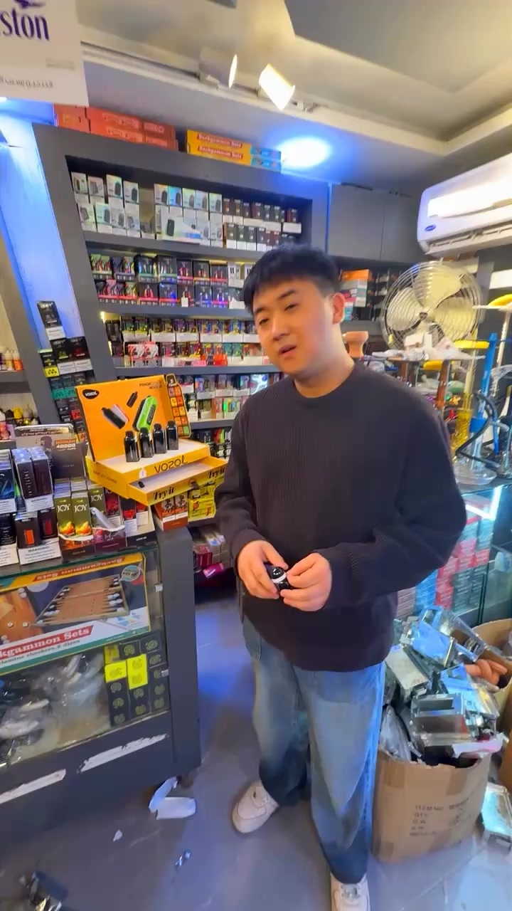 اليوم نعلن رسمياً عن انطلاق العملاق

VOZOL MAGIC FLEX 40K

الجهاز اللي يجمع بين القوة، الثبات، وتعدد النكهات 🔥

40 ألف سحبة… بطارية قوية… شاشة ذكية… وتحكم كامل بالهواء

يعني تجربة مختلفة كلياً وراحة استخدام تدوم ويّاك 💪

هذا الجهاز جاي حتى يثبت نفسه رقم صعب بالسوق

وثقتكم هي الدافع الأكبر إلنا دائماً 🤝

⚙️ شرح ومواصفات الجهاز

 • 🔋 بطارية 1000mAh قابلة للشحن

 • 💨 حتى 40,000 سحبة

 • 🧠 شاشة ذكية 3D تبين نسبة البطارية والوضع

 • 🔄 نظام Multi-Pod (متعدد البودات)

 • ⚡ وضعين تشغيل (ECO / POWER)

 • 🌬️ تحكم بتدفق الهواء (Adjustable Airflow)

 • 🔥 Dual Mesh Coil نكهة ثابتة وسحبة ناعمة

 • 💧 تركيز نيكوتين 20mg/ml

🍓 النكهات المتوفرة

1️⃣• بنك آيس 

 2️⃣• بينا كولادا 

 3️⃣• انكليزي

 4️⃣• مارتينو

 5️⃣• كوزمو 

 6️⃣• فانيلا كاستر تبغ 

 7️⃣• ذرة كراميل

 8️⃣• ركي علج بوبي

 9️⃣• ركي مثلج

 🔟• علك نعناع

1️⃣1️⃣• توت أزرق

 1️⃣2️⃣• عنب مثلج

 1️⃣3️⃣• توت أزرق رقي

 1️⃣4️⃣• كولا كرز

 1️⃣5️⃣• عصير الخوخ

 1️⃣6️⃣• جوافة باشن فروت

 1️⃣7️⃣• مانجو مثلج

 1️⃣8️⃣• فراولة كيوي

 1️⃣9️⃣• فراولة توت أحمر كرز

 2️⃣0️⃣• ليمون لايم

 2️⃣1️⃣• عطر ليمون 

العنوان /حي الحدباء /سايدين الصوره مجاور مطعم فلافلچي


**إذا كنت صاحب هذا الإعلان وتريد حذفه لأي سبب، رجاءا أرسل رسالة إلى الدعم الفني**