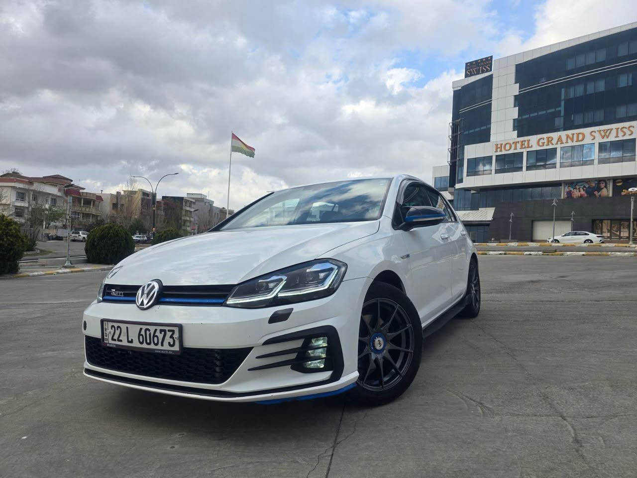 كولف tsi ٢٠١٩ مةكينة ١.٤ توربو  گیر حادی سةيارةكة بي سبوغة يةك چاملغي لأي سةياق گۆراوە بە بیلاد بی دەحم بي ژوري بي ايرباگ سەیارەكة هەتار بلي خاوين و بي مةسروفة تةقةو رةقة و هةمو گیانی بەشەرت تازە سیرڤس كراوة      *********** شقلاوة, أربيل
