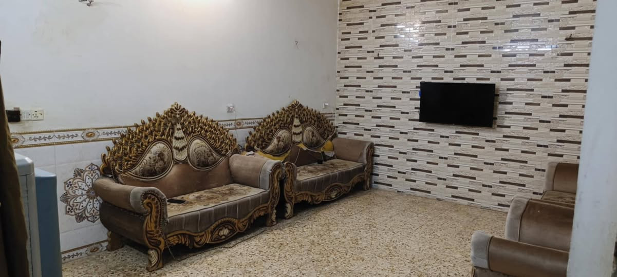 بيت #ركن المساحه ١٠٠ متر مربع طابقين
خدمات كامله عدا التبليط وراح يوصل النه 
ما بيه اي نقص 
 العنوان البلديات الضباط الثانيه الزراعي 
قرب #المحطه_الصفرة
#للاستفسار *********** بغداد, العراق
