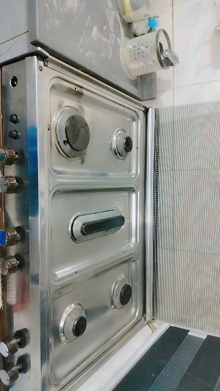 السلام عليكم عندي طباخ للبيع اشتريته والله جديد ونضيف وناره اتخبل وفرنه يخبل وفرنه داخلي سلايت واي زنجار مابي لان شتريت كاونترات تركي وبي طباخ من ضمن كاونتر اشتريته 225 اريده 175


**إذا كنت صاحب هذا الإعلان وتريد حذفه لأي سبب، رجاءا أرسل رسالة إلى الدعم الفني**