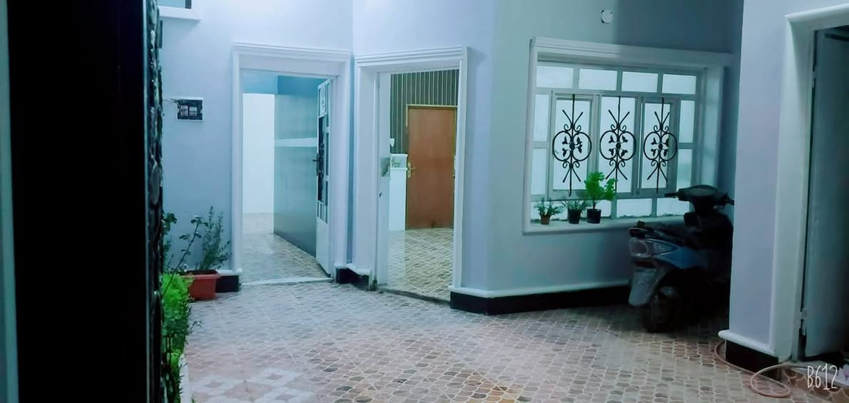 السلام عليكم

📍للبيع بيت طابو 
🔳 المساحه 120
📍حي العمال 
--------------------------------
🧾 تفاصيل البيت 🧾
يحتوي علئ غرفتين وسويت 
وصالتين ومطبخ واستقبال وصحيات داخليه مع مكشوفه 
صب كونكريت الأساس والسقف بناء طابوك درجه اولى 
كافه الخدمات متوفره شارع مبلط
------------------------
للاستفسار ومعرفة التفاصيل مراسلة او اتصل واتساب :
📞 ***********
📞 ***********
