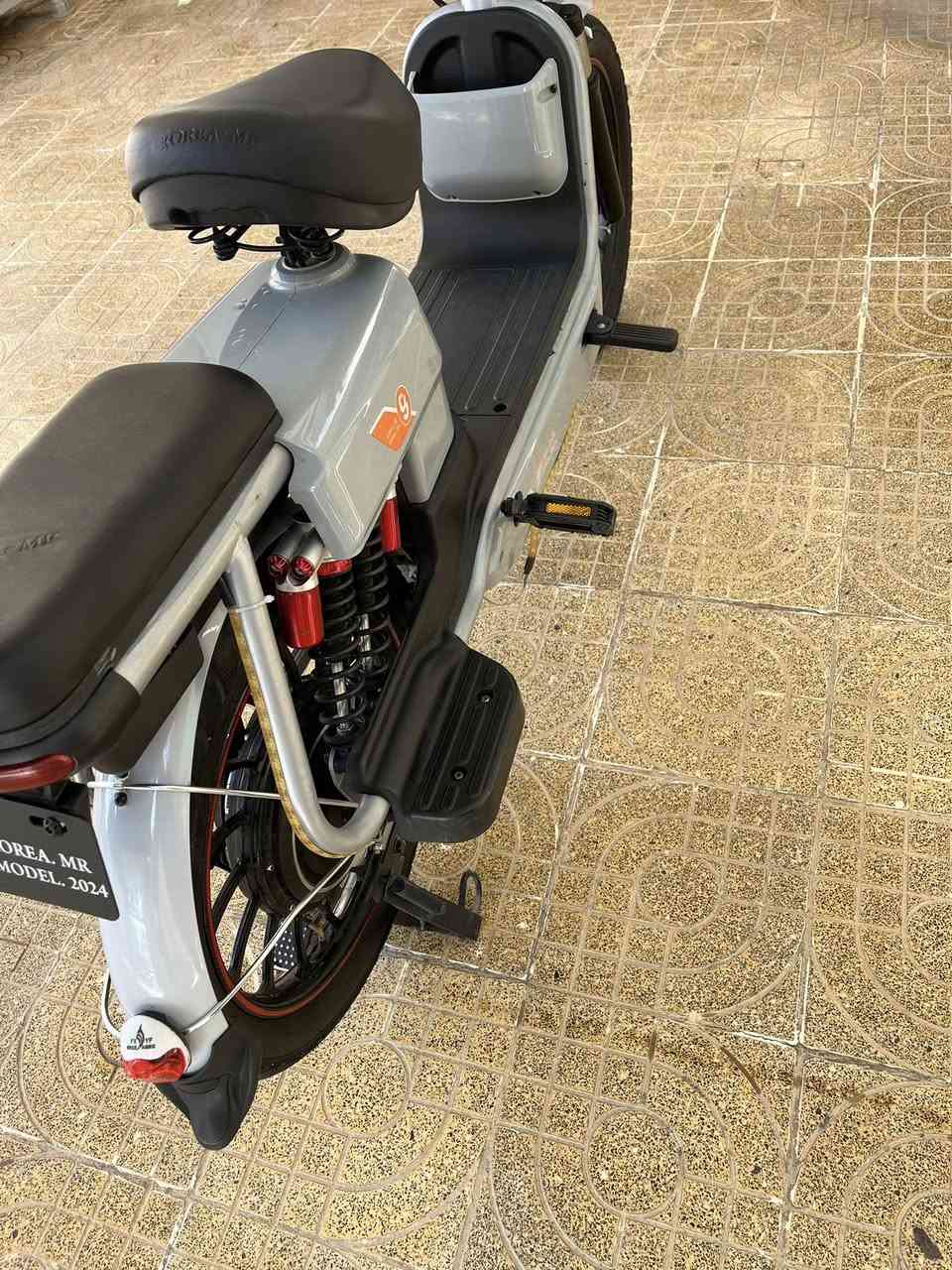 سلام عليكم ماطور شحن للبيع
المواصفات لايت عالي ناصي 
إشاره يمن وا يسار شغاله 
مثبت سرعه 
أربع سرعات 
ممبدل بي اي شي رايده ب 425 وابي مجال 
نضيف كلشي مابي رقم التواصل ***********
