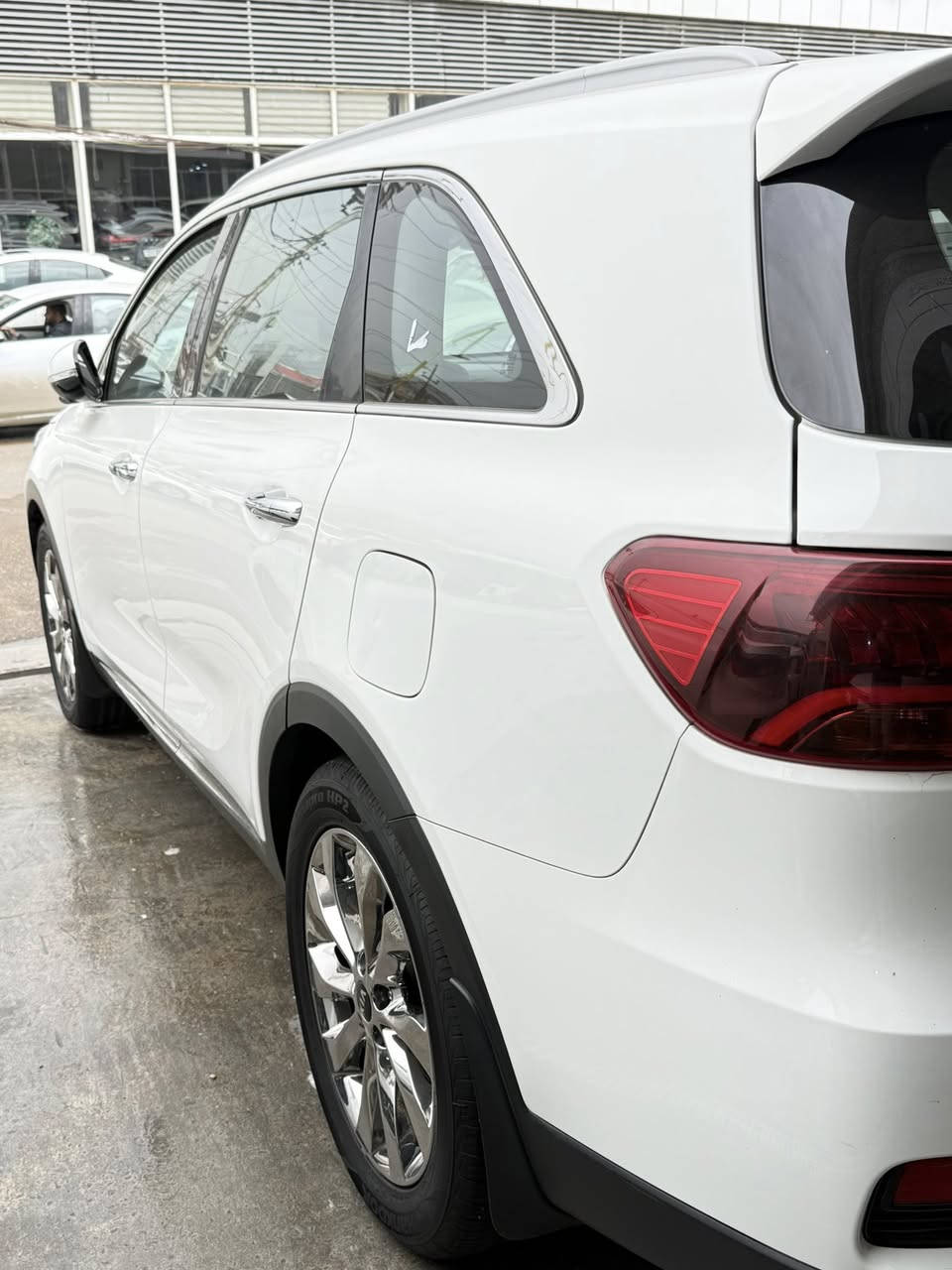 السلام عليكم

للبيع كيا سورنتو 2020 خليجي 🇰🇷
رقم بغداد / تحويل مباشر

🔹 ماشية: 23 ألف كم فقط
🔹 مكفولة من الصبغ والبارد
🔹 محرك 6 سلندر 

المواصفات:
✔️ بصمة تشغيل وابوب 
✔️ شاشة أصلية
✔️ نظام ملاحة أصلي (نفكيشن)
✔️ 4 كامرات (360 درجة)
✔️ حساسات أمامي وخلفي
✔️ بردات أبواب خلفية
✔️ منظومة زنون أصلية
✔️ سيارة نظيفة جداً استخدام قليل 

📍 الموقع: بغداد /. معارض النهضة للسيارات 
📞 للاستفسار: ***********

💰 السعر: (ينذكر على الخاص)
