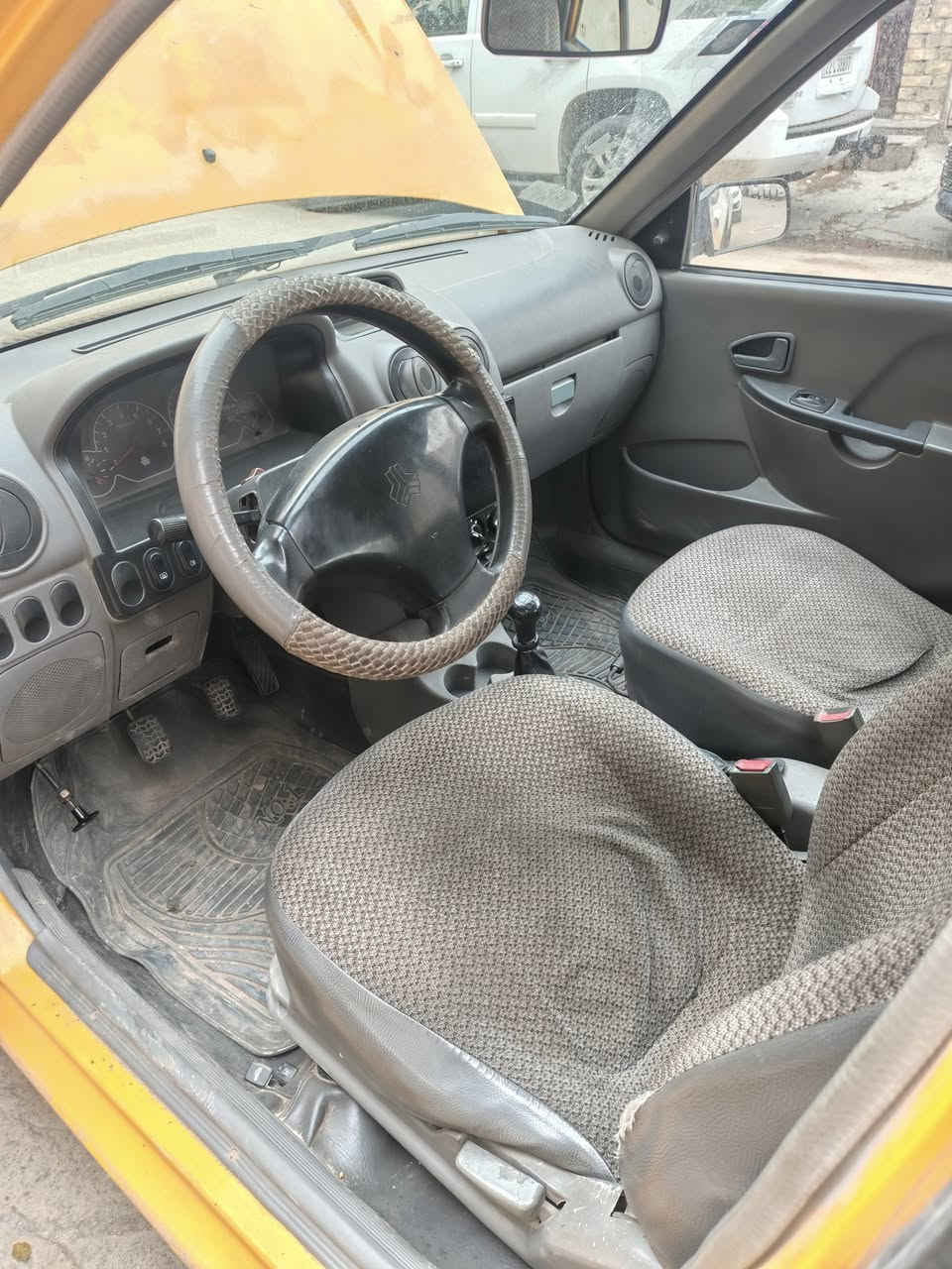 سلام عليكم سايبه ٢٠١١ جديده رقم إنكليزي مكينه برغي ما مبدل بيه السياره جديده دوشمه وأرضيات وشاشه بيه مال جناي السياره امانه الله كلشي ما تصرف عليهه بس صبغت السياره شوي تعبانه سعرها 35 وبيه مجال هذا رقمي وإني خادم ***********
