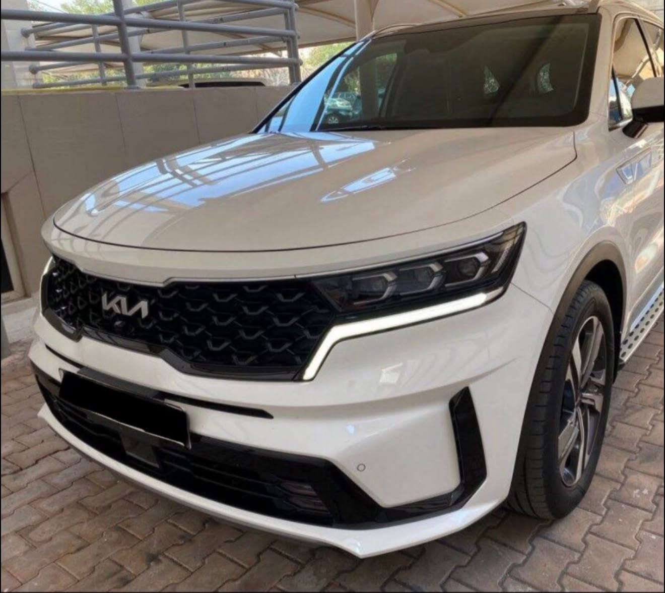 سورنتو 2023  برستيج خليجي وارد كويتي فول الفول شنو لبالك مواصفات موجوده بيه
من القطع القويه والقليله بمواصفاته وبنظافته
السياره مكفوله كفاله عامه حته من البارد وعالفحص

- بريك امامي وخلفي وجانبي للسرعات تعدل مساره او تاخذ غير مسار وتتجنب الاصتدام
- مقاعد VIP سياحي 6 راكب
-تحديد مسار 
-قيادة ذاتيه
 -داتا شو
 -لايت 3 عدسات لايت جدا قوي واشاره لد
- كشن خزن ذاكره 3 وضعيات
- نظام سماعات BOSE جدا قوي مع دمام في الصندوق
- الكلام مع الراكب في الصف الاخير مع وجود لاقطات لنقل الصوت واستقباله
- نقطة عمياء بالمري الجانبيه مع صوت تحذير عن اقتراب احد بجانبك 
- مري قلاب عند الرجوع الى الخلف
- دوسات جانبيه بلاديه اصليه قويه جدا
- خمس كامرات محيطيه بدقه عاليه 
- تدفئه وتبريد المقاعد الاماميه والخلفيه 
- مراه وسطيه تعتيم تلقائي وليس يدوي
- فور ويل درايف
- بنوراما 
- ماشيه 36 وقابل للزياده
والكثير من المواصفات الموجوده

اخوان سعر السياره يختلف عن السيارات العاديه فمراح اذكر سعره لانه اكو ناس مايفرقون بين البرستيج
 وبين ال 4x
مكان السياره كربلاء وباسمي تحويل مباشر ***********
