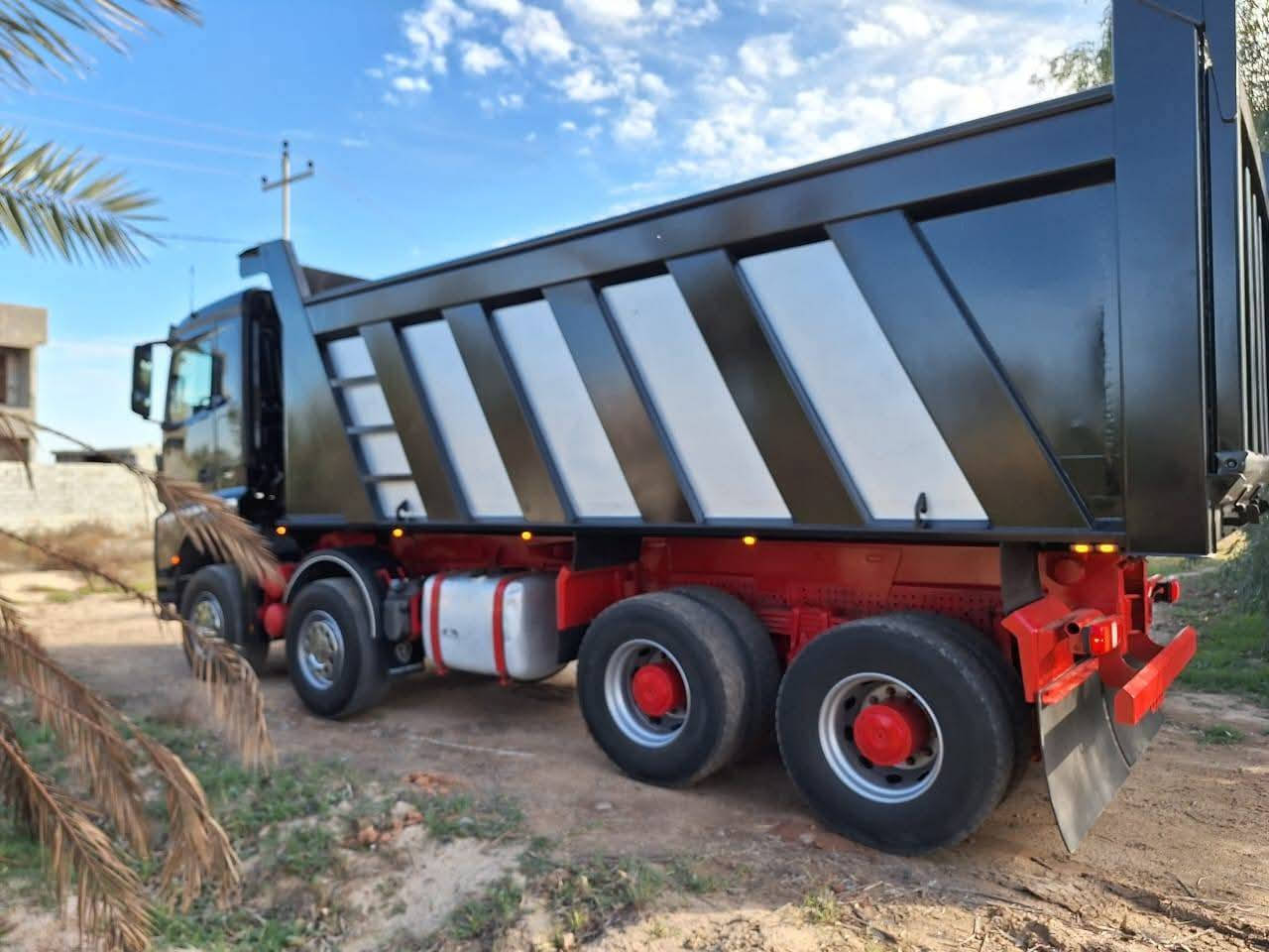 اسلام عليكم للبيع موديل 2018 مجموع جي اف مكينة خليجي 460 تخم تاير 24 رقم سليمانية
اتصال ***********      ***********
