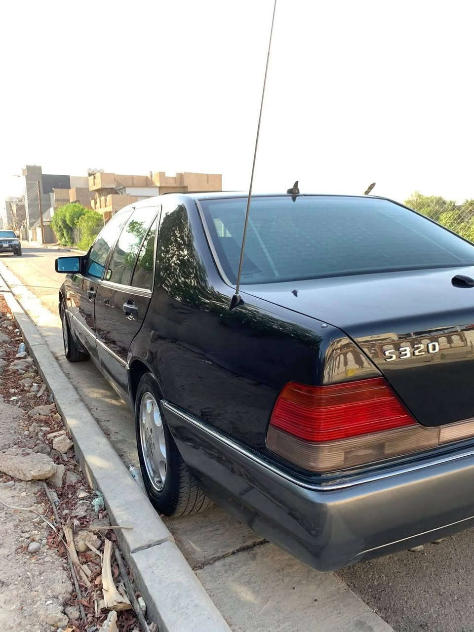 السلام عليكم ورحمة الله وبركاته سياره شبح w140 موديل 92 اسود غير محدد رقم بغداد  باسمي مكينة خراطيم خير من الله تبريد السياره حلوه ماناقصة شي باب قصير السعر 80 بيه مجال مكان السياره بغداد ***********
