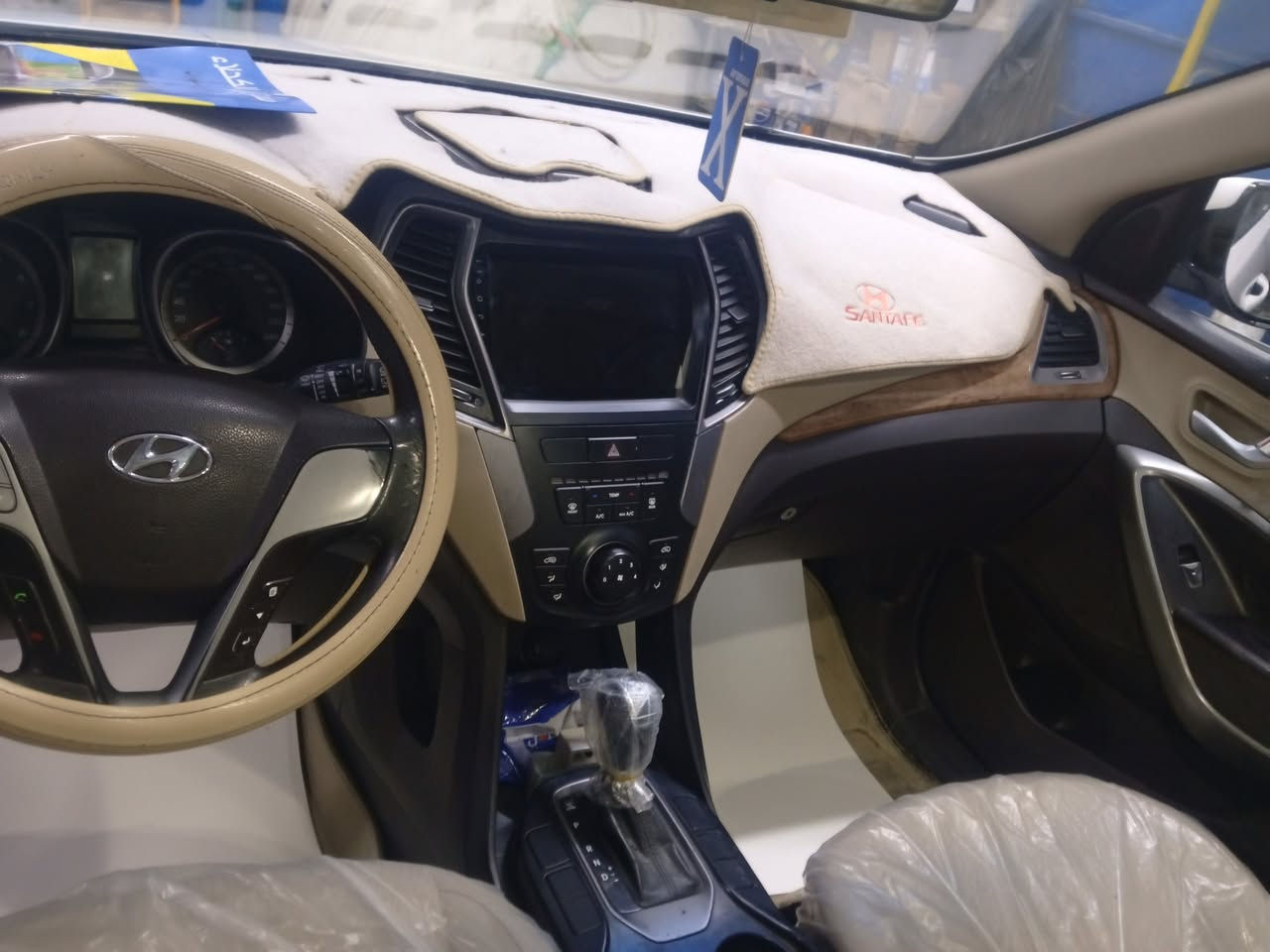 سلام عليكم ، سنتافيا 2014 للبيع سيارة مال جناي الله شاهد من لبيت للشغل كير ومكينه كفالة تراي وين متريد  مكينه  4سلندر  بيها نضوح جداً قليل بالمكينه كما موضح بالصور سنويه بأسمي تحويل مباشر رايدها 160ورقة وبيها مجال مكاني بغداد البياع رقم الهاتف ***********
