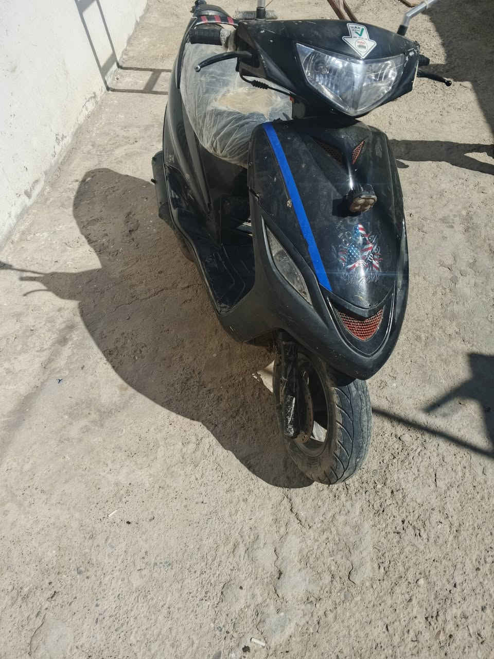 السلام عليكم شباب هاي دراجة للبيع السعر ٢٠٠وبيهة مجال للشراي وهاذ الرقم ***********
