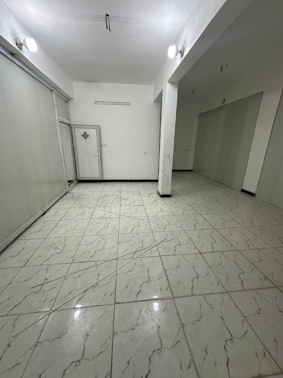 السلام عليكم قاعه طابق ثاني مساحتها (260m) موقع البنايه شارع السكلات مقابيل مدرسه الفيحاء للبنات كانت سابقاً معهد لدروس التقويه مثل ما موضح بالفيديو للاستفسار الاتصال على رقم صاحب البنايه *********** (مكلف بالنشر)
