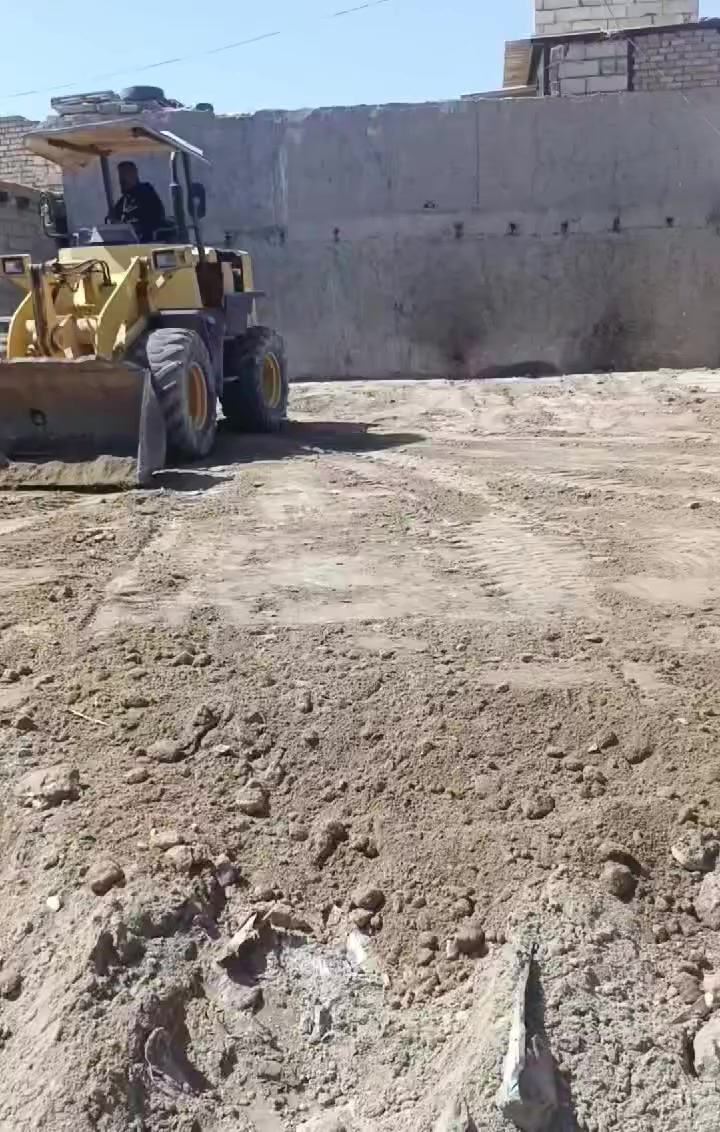 عدي قطعه ارض مساحه 200متر ويريد 100عادي  المكان النجف بلبراكيه يم شارع علگم كافة الخدمات  زراعي  البيوت اليمه مبنيه بس هيه مامبنيه المكان كافت الخدمات من مي كرهباء جديده اعمده محول بصفه مدرس حكوميه بصفه انترنيت ضوي بصف العرصه السعر 7وبيه مجال قليل الرقم *********** بي وستاب
