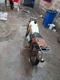 دراجة إيرانية • معقل بصره • مكينة ونامه